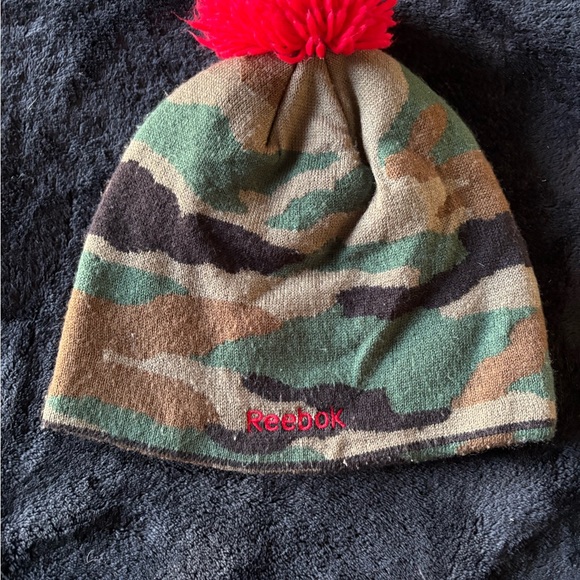 Reebok Washington Capitals Pom Beanie - Picture 2 of 2
